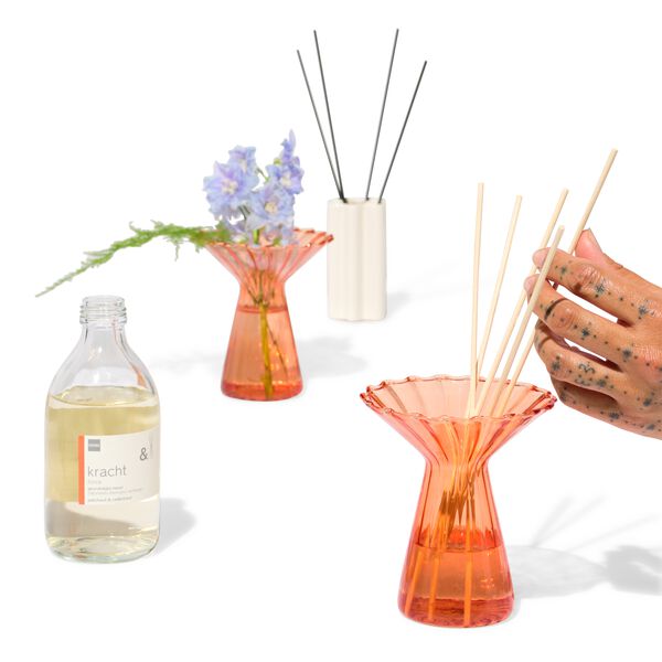 vaas voor geurstokjes ⌀5.7x10.8cm keramiek bloem crème - 13507531 - HEMA