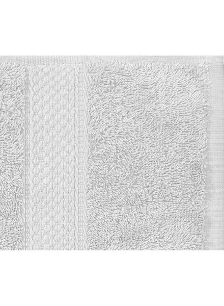 handdoek - 70 x 140 cm - zware kwaliteit - lichtgrijs uni lichtgrijs handdoek 70 x 140 - 5240205 - HEMA