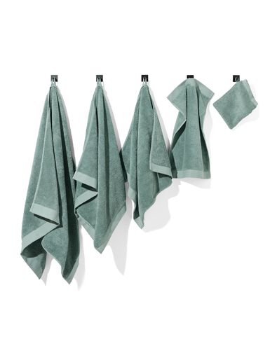 handdoek 60x110 hotelkwaliteit extra zacht groenblauw zeegroen handdoek 60 x 110 - 5284609 - HEMA