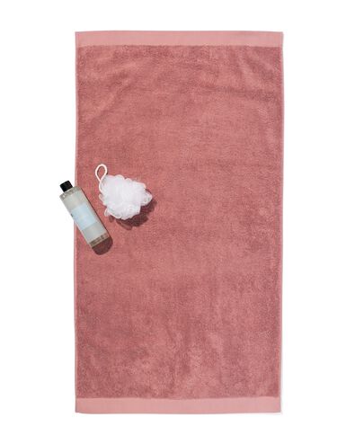 handdoek 60x110 hotelkwaliteit extra zacht diep roze donkerroze handdoek 60 x 110 - 5250353 - HEMA