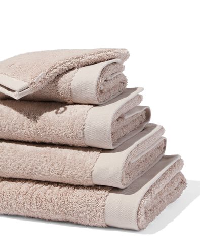 handdoek 60x110 hotelkwaliteit extra zacht zand zand handdoek 60 x 110 - 5270009 - HEMA