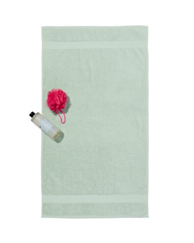 handdoek - 60 x 110 cm - zware kwaliteit - poedergroen lichtgroen handdoek 60 x 110 - 5210081 - HEMA