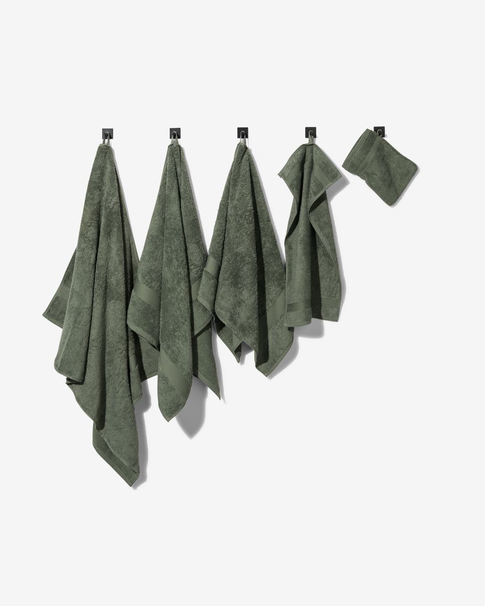 handdoek 60x110 zware kwaliteit - legergroen legergroen handdoek 60 x 110 - 5200703 - HEMA