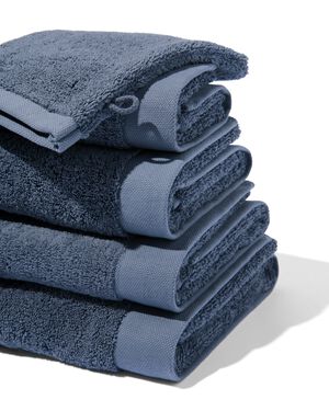 handdoek 70x140 hotelkwaliteit extra zacht staalblauw middenblauw handdoek 70 x 140 - 5250359 - HEMA