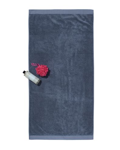 handdoek 70x140 hotelkwaliteit extra zacht staalblauw middenblauw handdoek 70 x 140 - 5250359 - HEMA