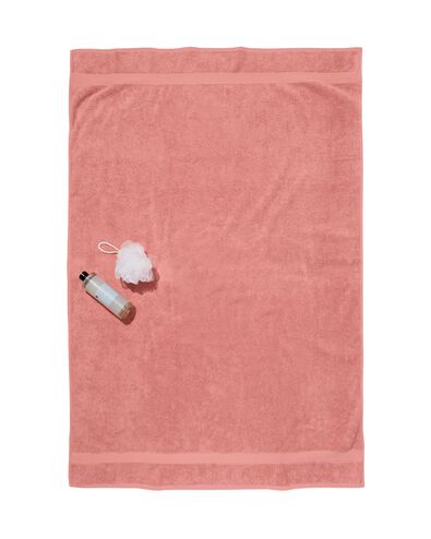 handdoek 100x150 zware kwaliteit roze oudroze handdoek 100 x 150 - 5230082 - HEMA