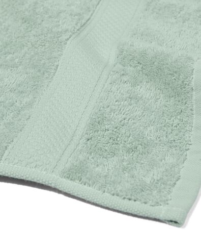 handdoek - 60 x 110 cm - zware kwaliteit - poedergroen lichtgroen handdoek 60 x 110 - 5210081 - HEMA