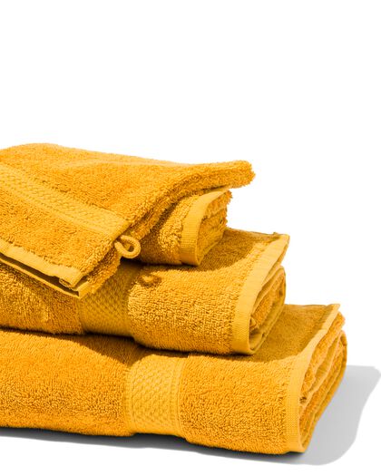 handdoek - 70 x 140 cm - zware kwaliteit - okergeel uni okergeel handdoek 70 x 140 - 5220023 - HEMA