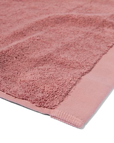 handdoek 60x110 hotelkwaliteit extra zacht diep roze donkerroze handdoek 60 x 110 - 5250353 - HEMA