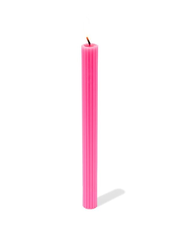 HEMA HEMA lange huishoudkaars met ribbels Ø2x24 fluor roze aanbieding